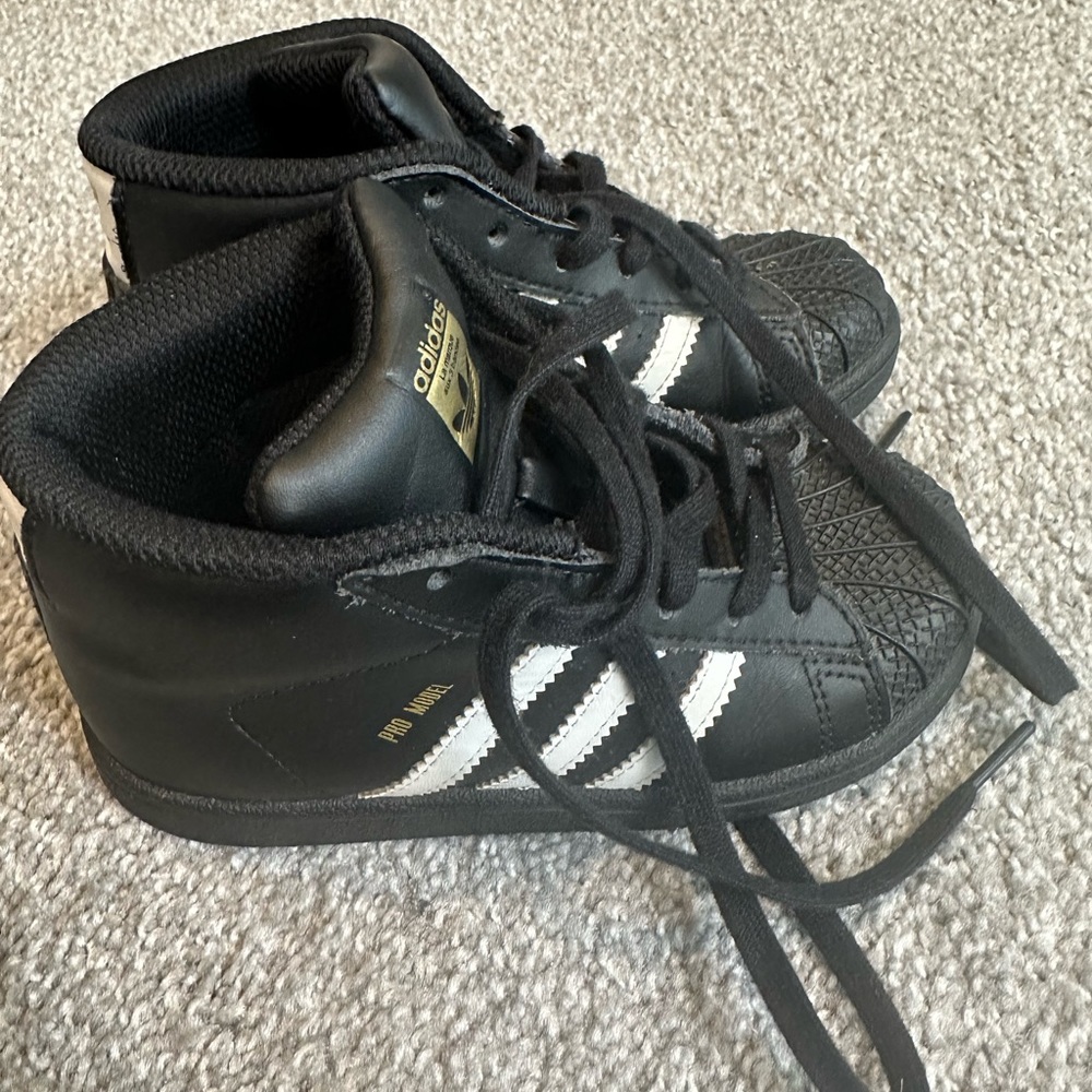 Adidas Sneakers